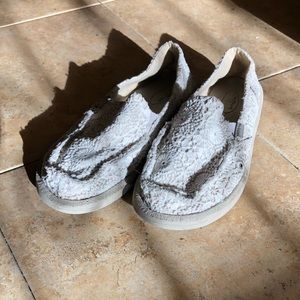 Lace white slip on sanuk sneakers